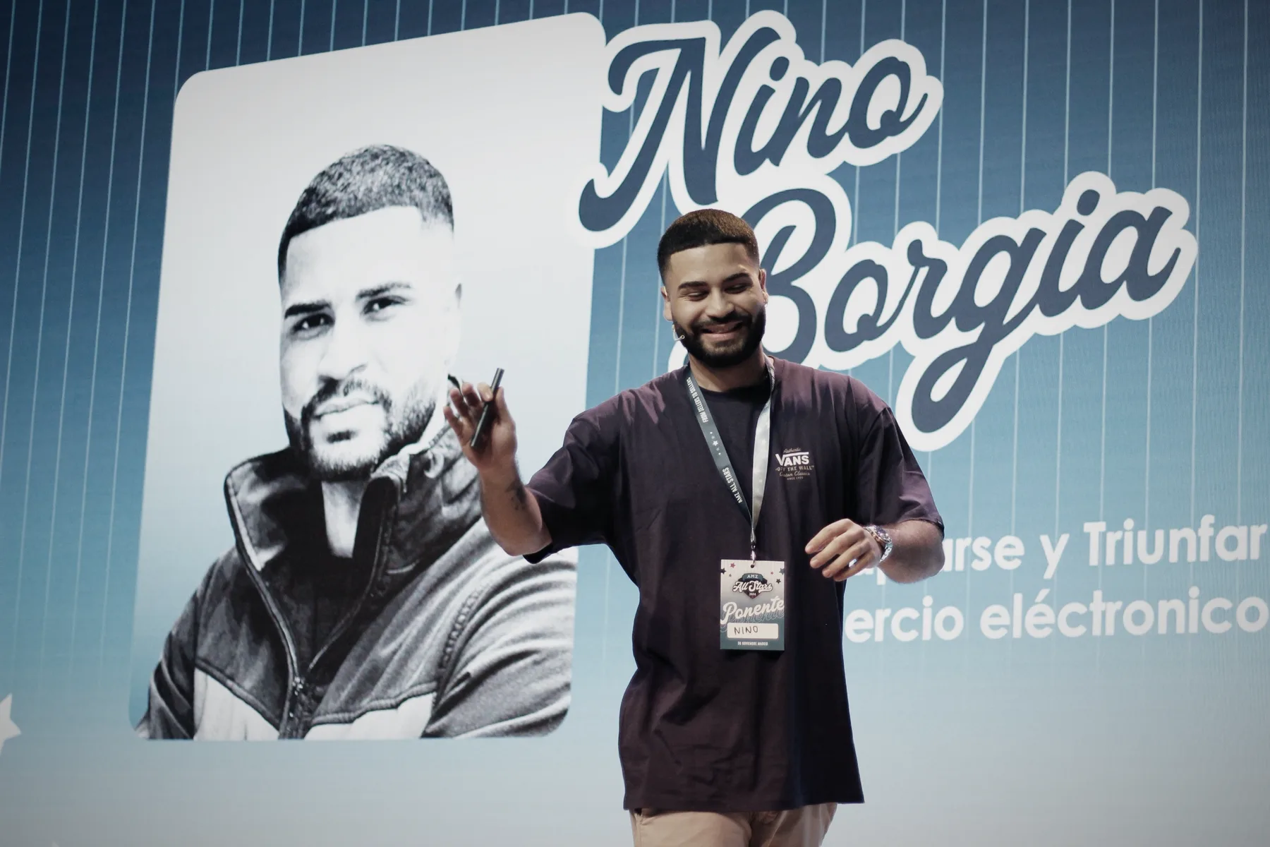 Nino Borgia dando una charla como ponente