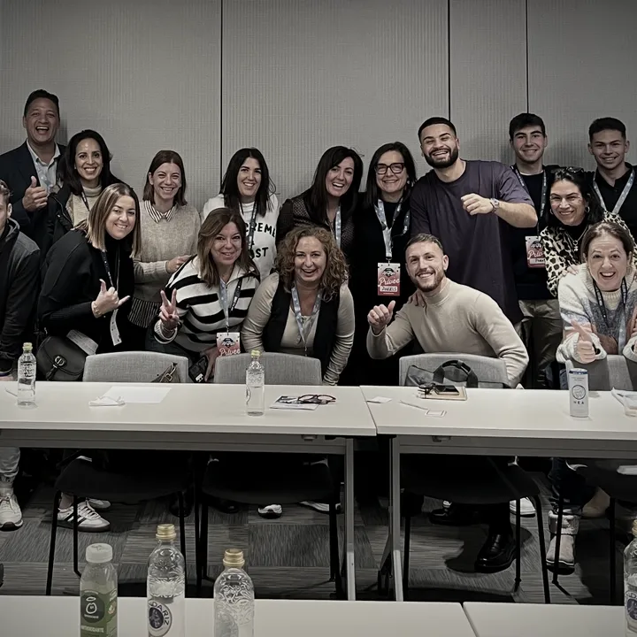 Con el grupo en un encuentro de vendedores