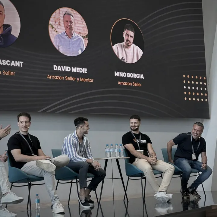 Mesa redonda sobre Amazon en un evento